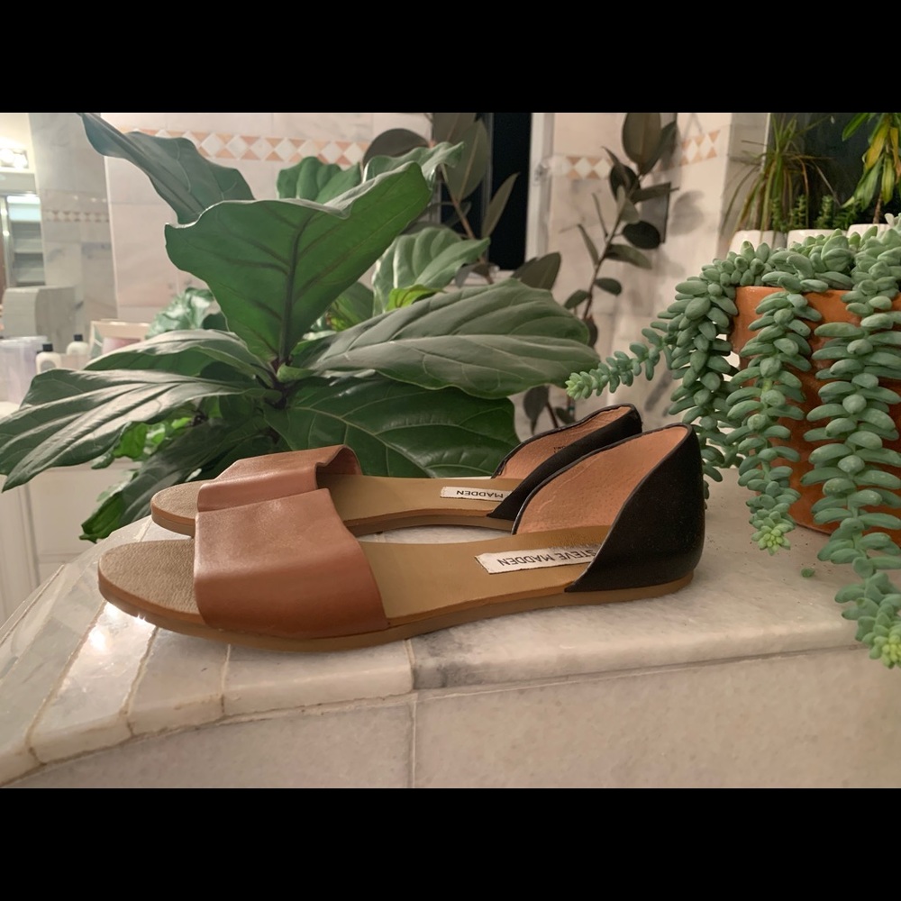 Two-tone, brown-black leather open toe flats